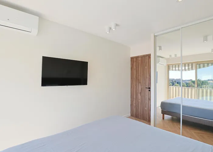 L'alina - Balcon - 6 Pers - Vue * Antibes